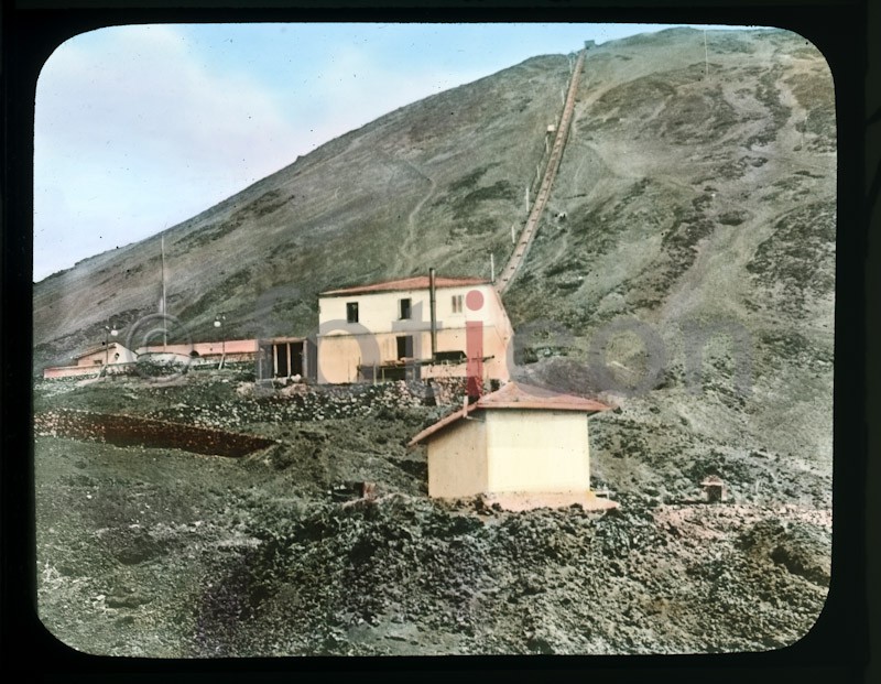 Vesuv. Zahnradbahn ; Vesuvius. cog railway (foticon-simon-vulkanismus-359-023.jpg)